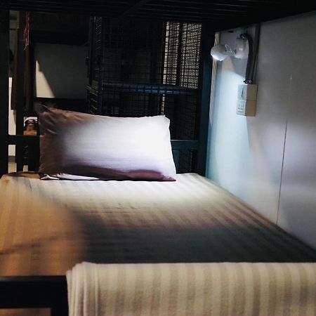 Wild Ones Hostel Бангкок Экстерьер фото