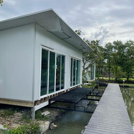 Wild Ones Hostel Бангкок Экстерьер фото