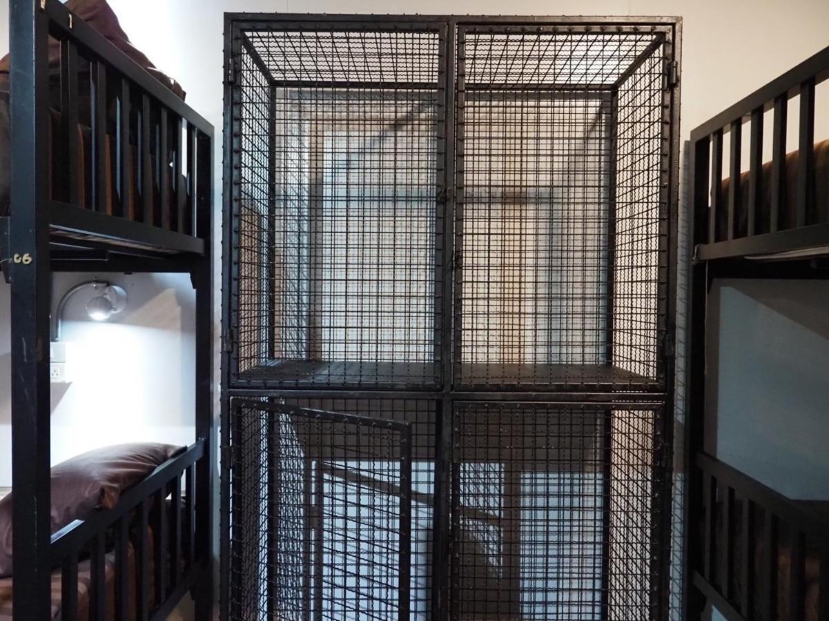 Wild Ones Hostel Бангкок Экстерьер фото
