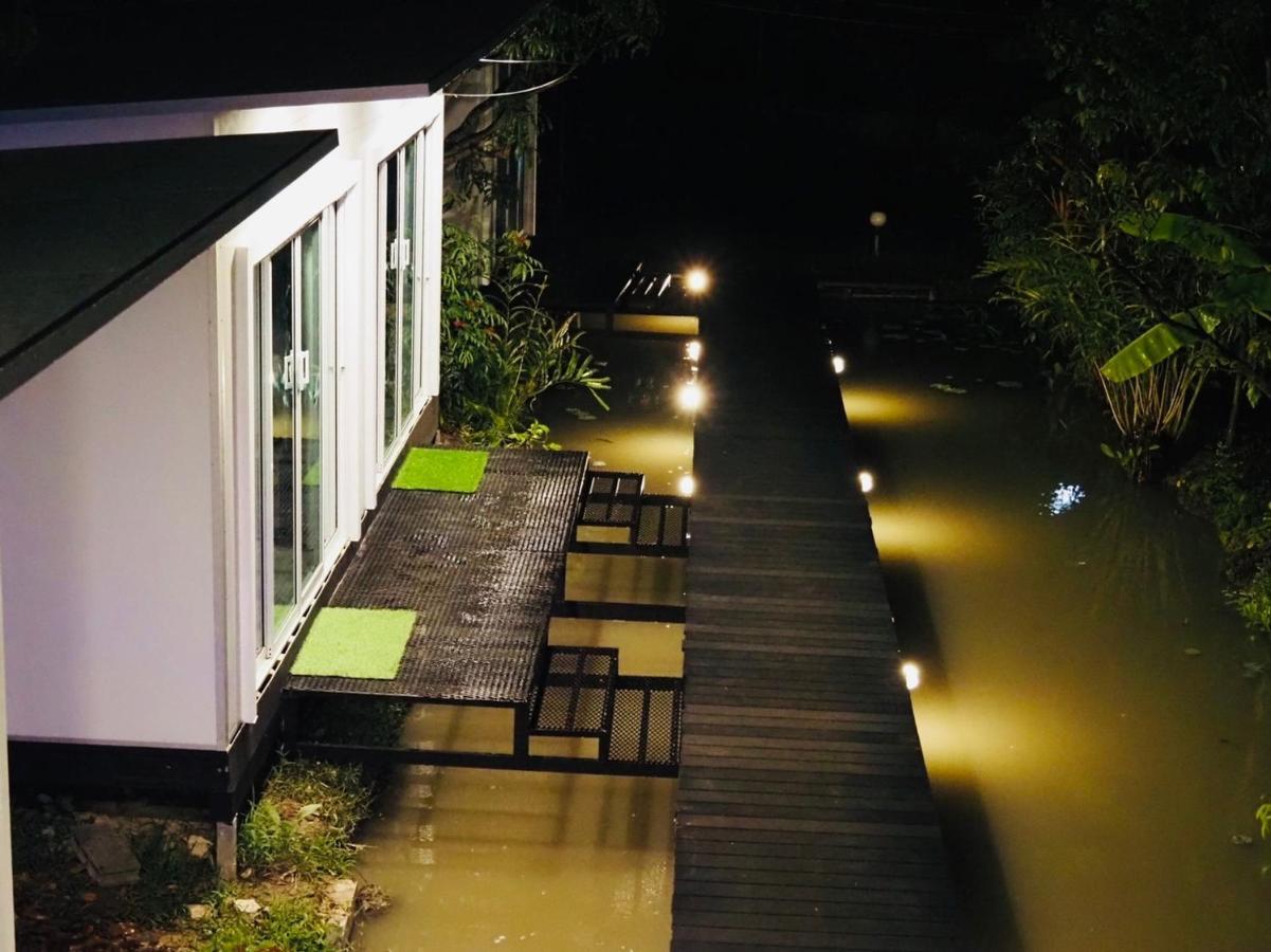 Wild Ones Hostel Бангкок Экстерьер фото