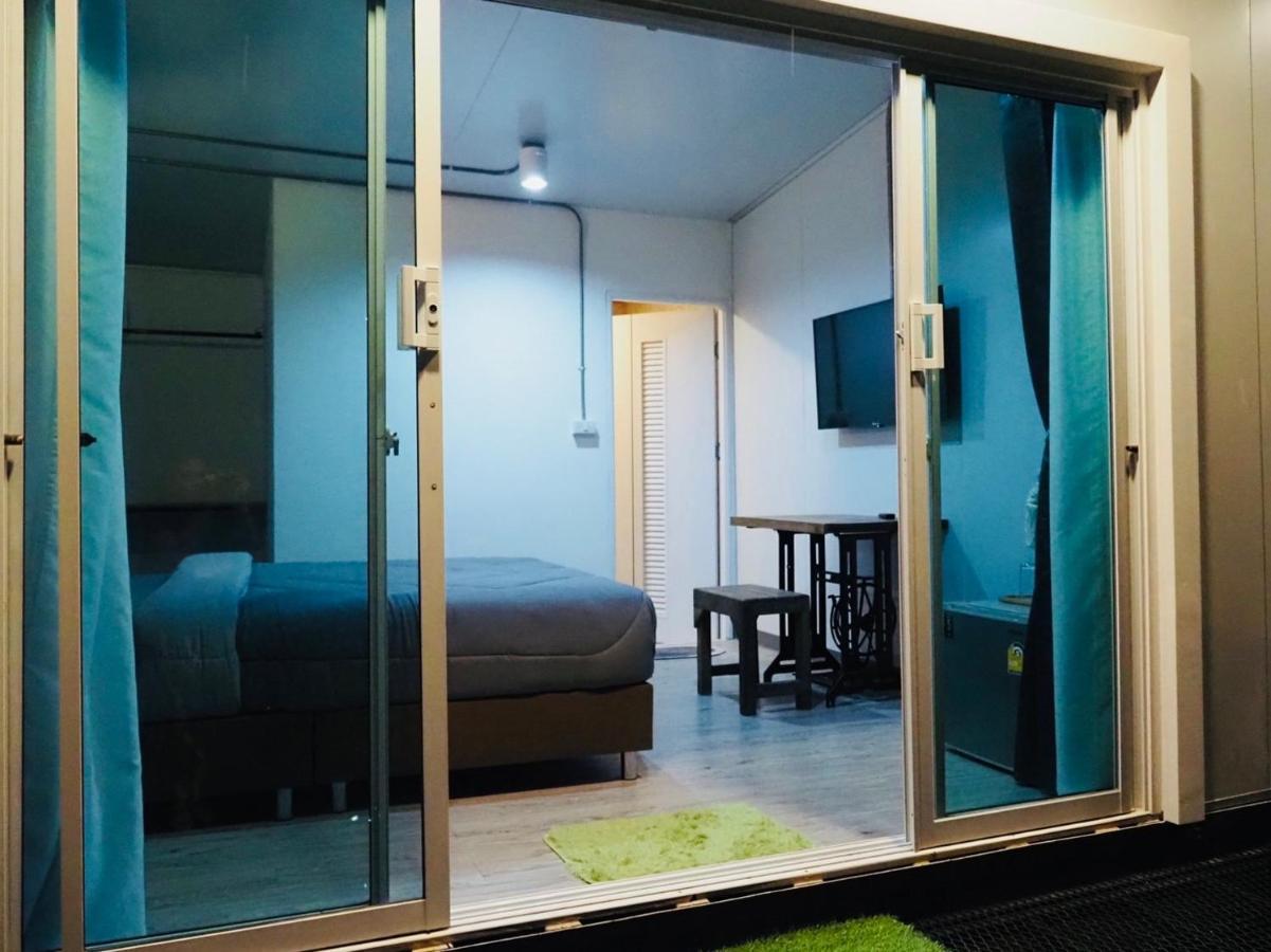 Wild Ones Hostel Бангкок Экстерьер фото