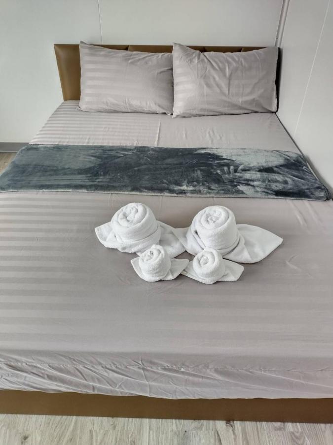 Wild Ones Hostel Бангкок Экстерьер фото